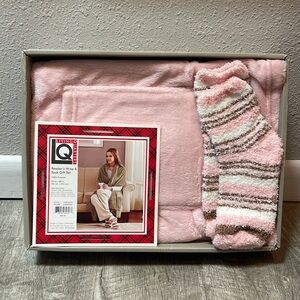 New Living Quarters Fleece Wrap & Sock Gift Set